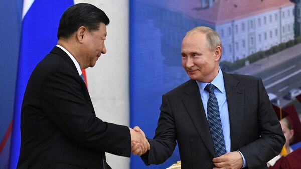 Президент РФ Владимир Путин и председатель Китайской Народной Республики (КНР) Си Цзиньпин, архивное фото - Sputnik Литва