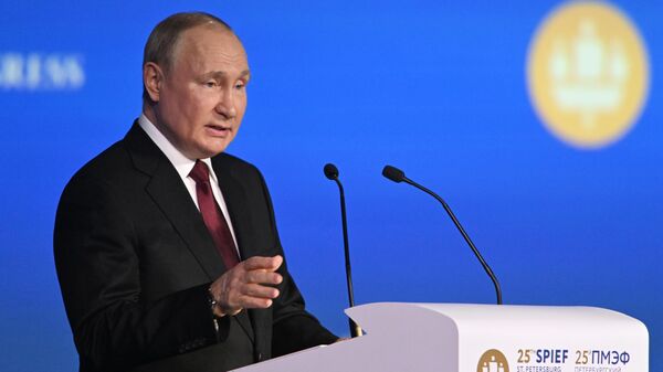 Выступление Путина на пленарном заседании ПМЭФ-2022 - Sputnik Литва