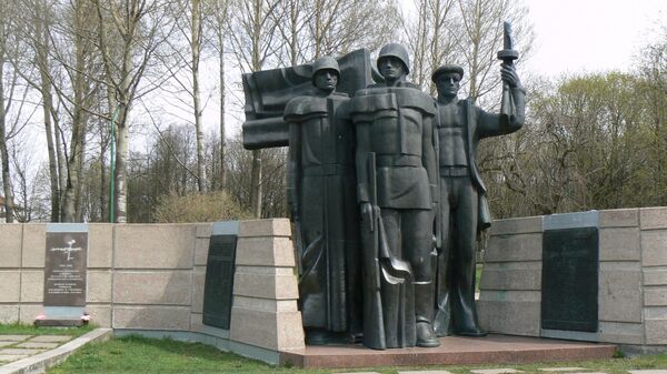 Памятник погибшим советским воинам в Клайпеде, архивное фото - Sputnik Литва