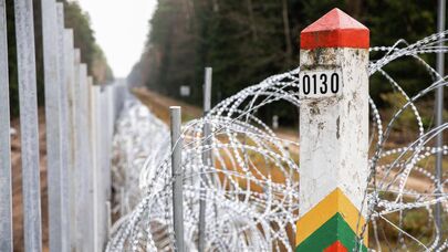 Забор и приграничный столб на границе Литвы, архивное фото