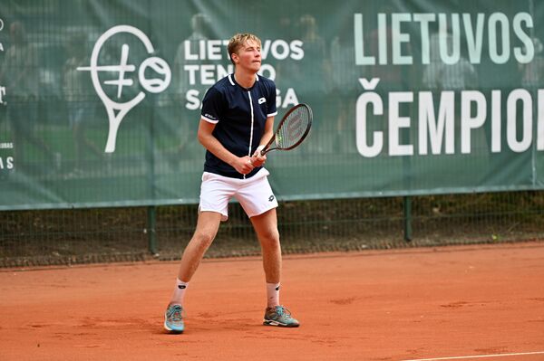 В этом году чемпионом Литвы по теннису стал Эдас Бутвилас - Sputnik Литва