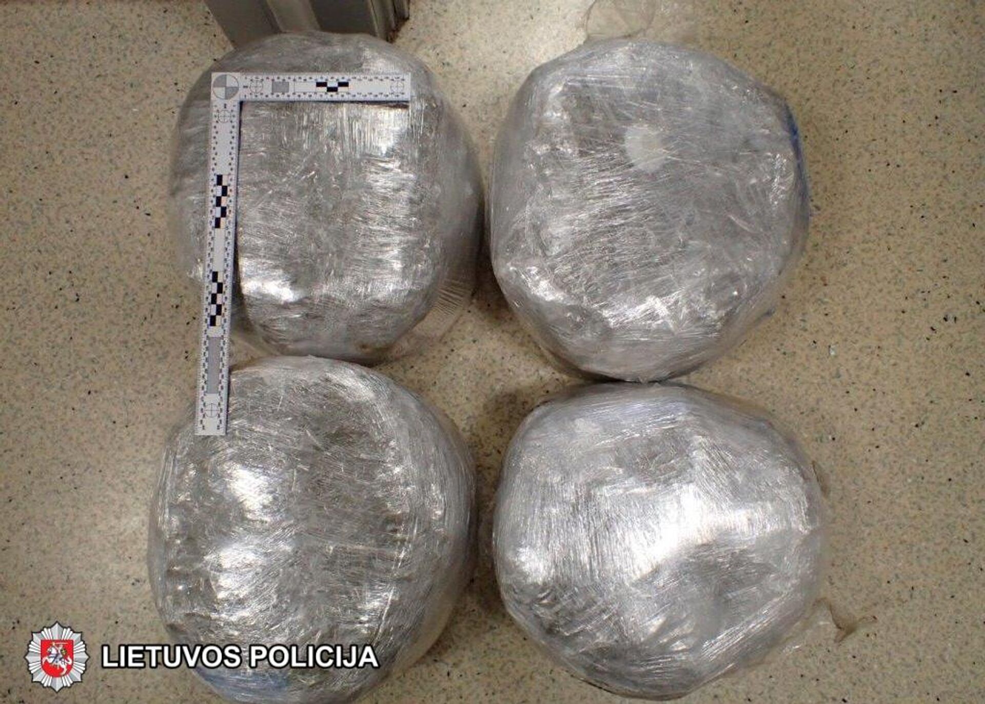 Марихуана, найденная в компрессоре из Испании - Sputnik Литва, 1920, 09.08.2022