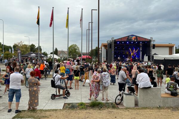 На прошлой неделе в Швянтойи состоялся фестиваль Beach Bike Fest. - Sputnik Литва