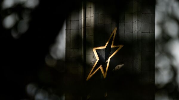 Звезда на монументе Освободителям Риги  - Sputnik Литва