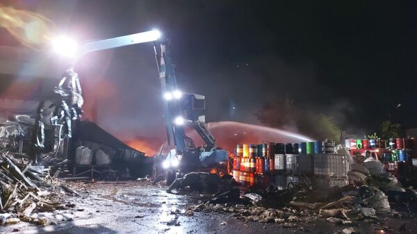 Пожар в Каунасе на заводе по переработке опасных отходов Жальварис - Sputnik Литва