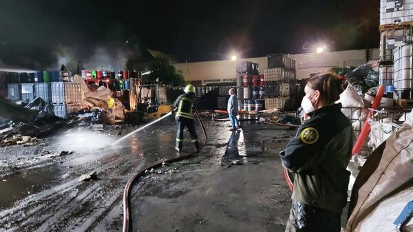 Пожар в Каунасе на заводе по переработке опасных отходов Žalvaris  - Sputnik Литва
