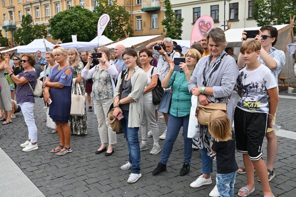 Традиционно ярмарка под открытым небом привлекла большое количество посетителей. - Sputnik Литва