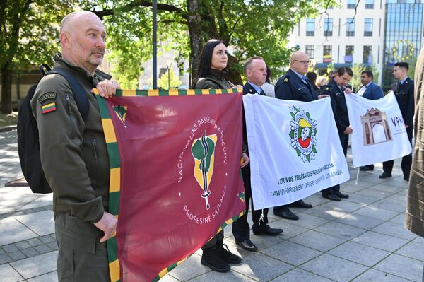 Слева на фото: представители Национального профсоюза сотрудников органов пограничной службы. - Sputnik Литва