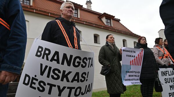 Акция протеста работников системы образования в Вильнюсе - Sputnik Литва