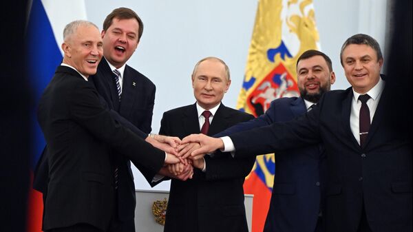 Церемония подписания договоров о вхождении в РФ ДНР, ЛНР, Запорожской и Херсонской областей состоялась в Кремле - Sputnik Литва