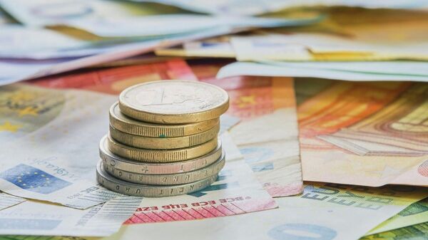 Банкноты и монеты евро, архивное фото - Sputnik Литва
