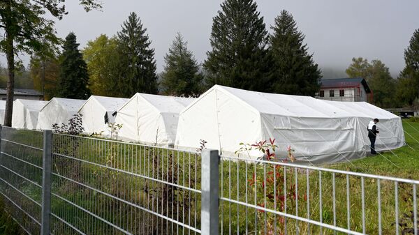Палатки для беженцев в одном из городов Австрии - Sputnik Литва