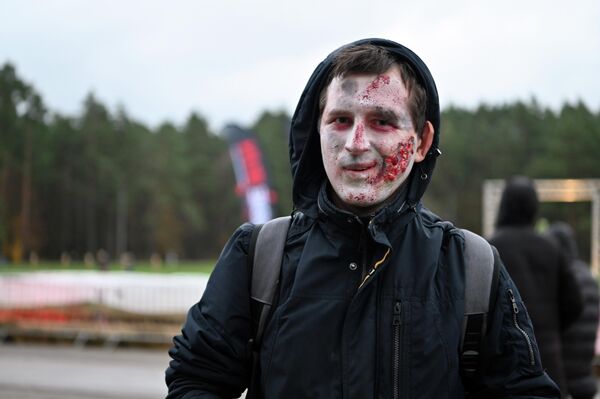 На фото: участник забега Zombie Run 2022. - Sputnik Литва