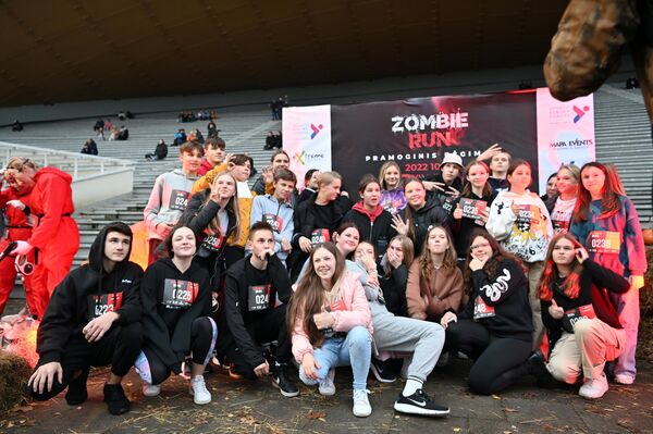 На фото: участники забега Zombie Run 2022 в Вильнюсе. - Sputnik Литва