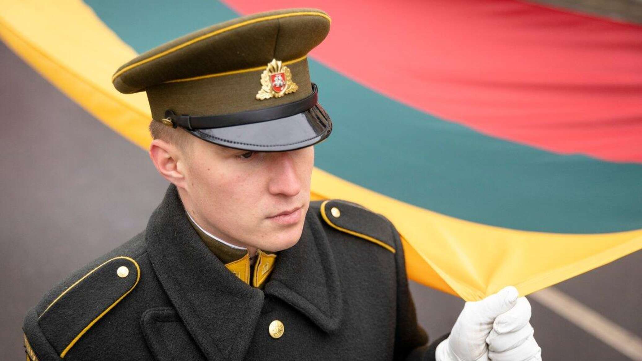 Военный в погонах. Генерал армии. Армия Литвы мальчик. Погоны.