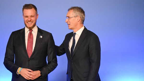 Министр иностранных дел Литвы Габриэлюс Ландсбергис и генеральный секретарь НАТО Йенс Столтенберг - Sputnik Литва