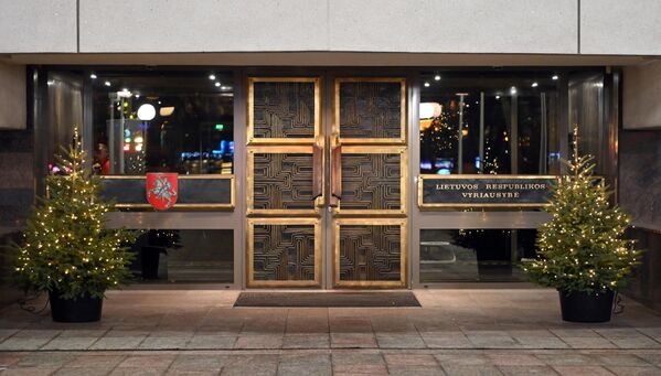 На фото: украшенное к Рождеству здание правительства Литвы. - Sputnik Литва