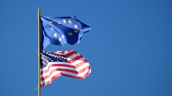 Флаги США и ЕС, архивное фото - Sputnik Литва