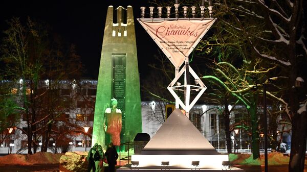 Большая Менора на площади имени Винцаса Кудирки - Sputnik Литва