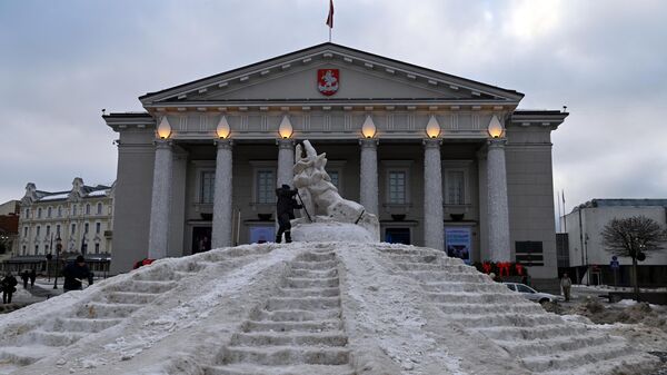 Скульптура Снежный волк на Ратушной площади - Sputnik Литва