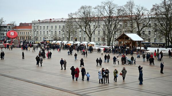 Жители Вильнюса на Кафедральной площади - Sputnik Литва