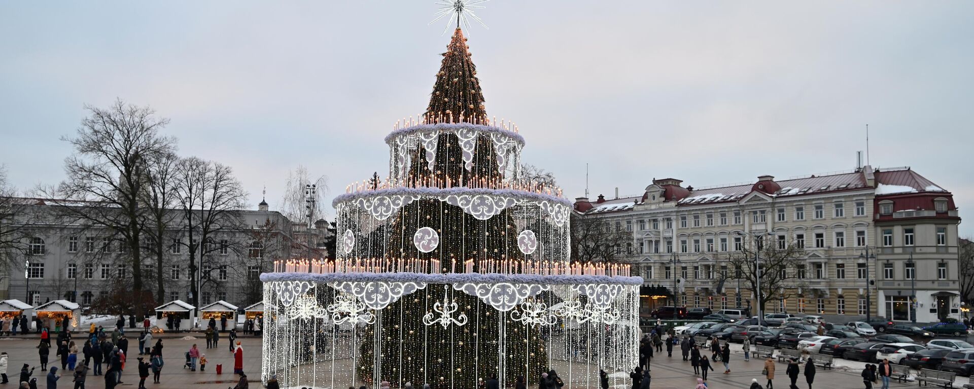 Рождественская елка на Кафедральной площади в Вильнюсе - Sputnik Литва, 1920, 03.01.2023
