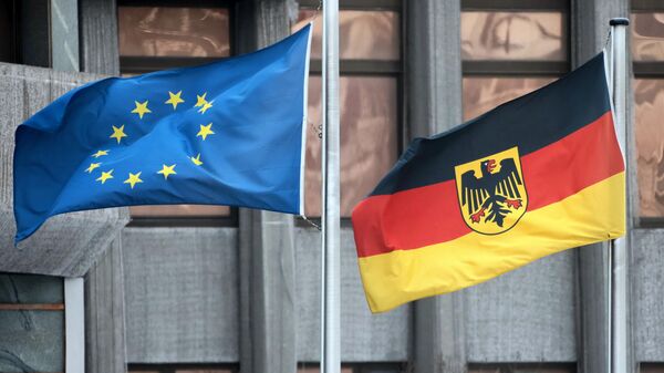 Флаги на территории посольства Германии в Москве. - Sputnik Литва