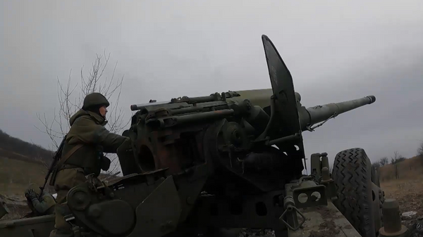 Боевая работа расчетов 152-мм буксируемых пушек Гиацинт-Б ЗВО - Sputnik Литва