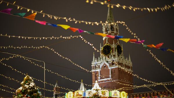 Новогодние украшения на Красной площади - Sputnik Литва