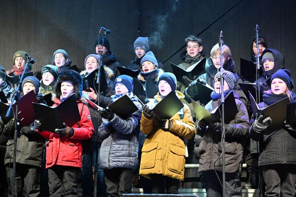 После шествия волхвов на Кафедральной площади состоялся праздничный концерт. - Sputnik Литва