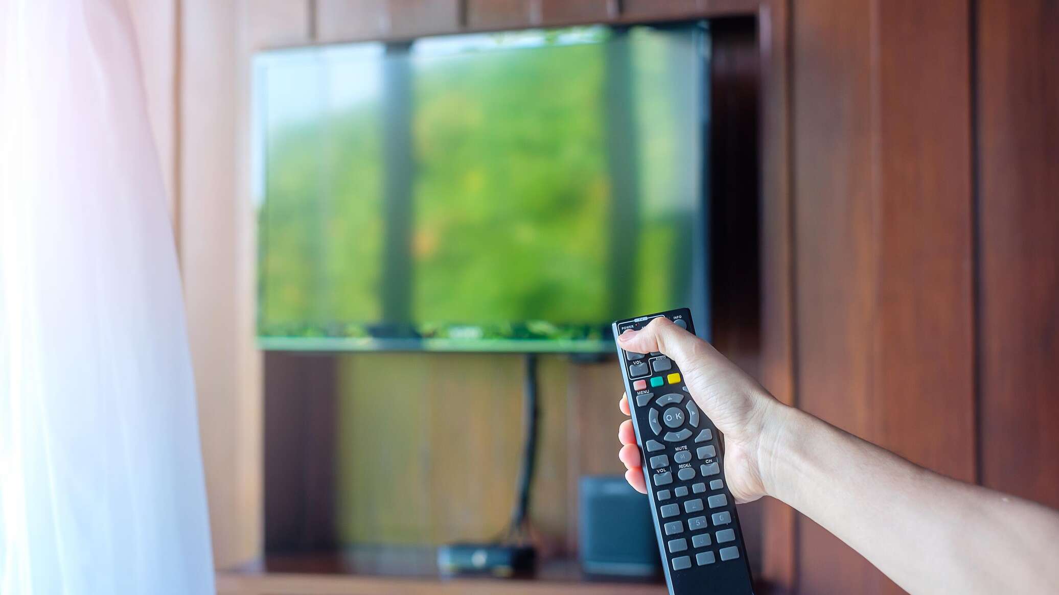 В Литве заблокируют интернет-доступ к 12 российским каналам - 16.03. ...