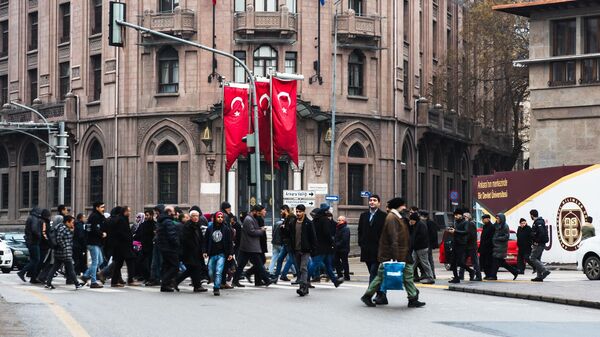 Люди на улице в Анкаре, архивное фото - Sputnik Литва