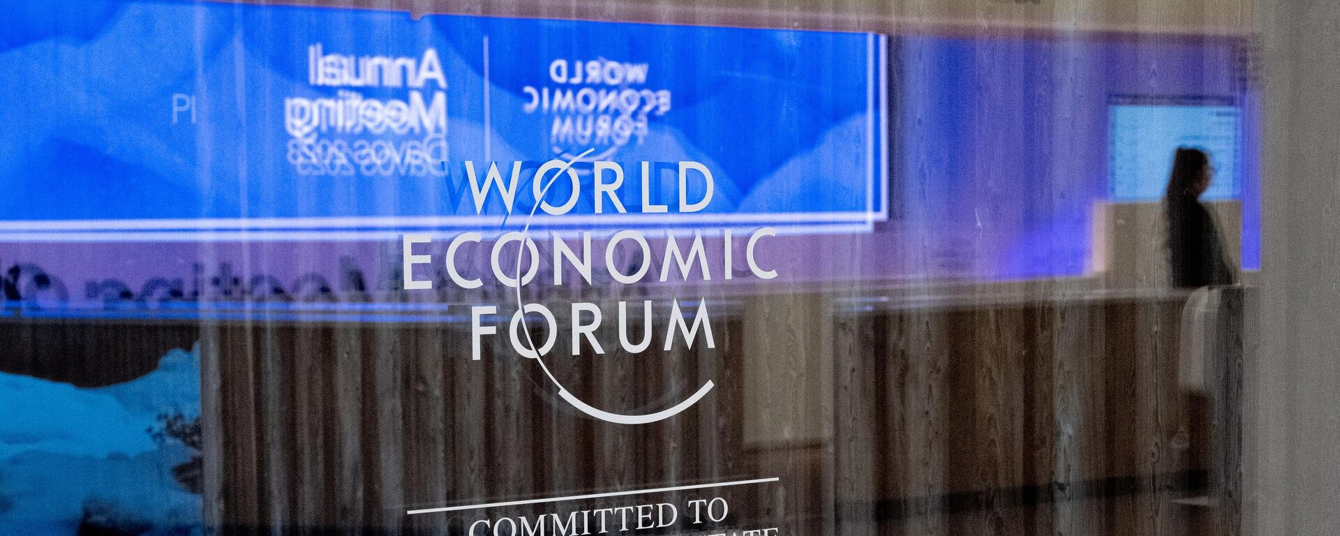 Логотип Всемирного экономического форума в Давосе, архивное фото - Sputnik Литва, 1920, 21.01.2026