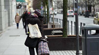 Пожилой человек на улице в Вильнюсе