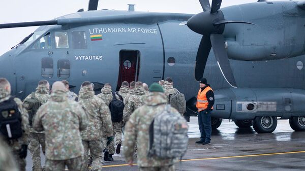 Инструкторы литовской армии отправляются в Великобританию для обучения украинских военных - Sputnik Литва