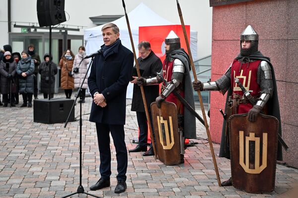 Выступление мэра Вильнюса Ремигиюса Шимашюса на открытии памятника. - Sputnik Литва