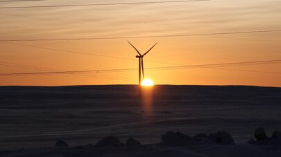 Ветрогенератор на Кольской ВЭС в Кольском районе Мурманской области
