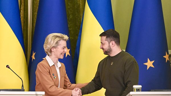 Председатель Европейской комиссии Урсула фон дер Ляйен и президент Украины Владимир Зеленский - Sputnik Литва