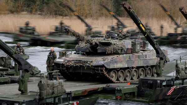 Боевые танки Leopard 2 вооруженных сил Германии - Sputnik Литва