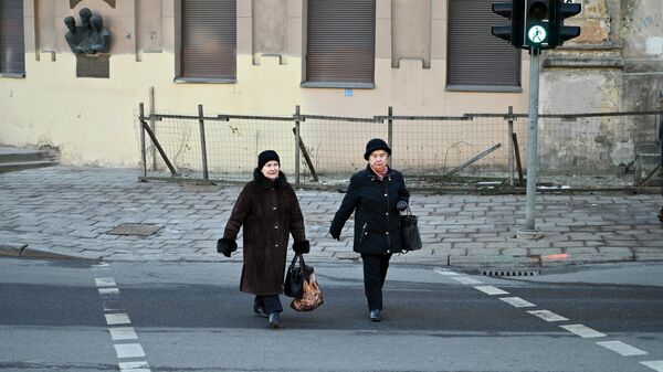 Пожилые женщины на улице Вильнюса - Sputnik Литва
