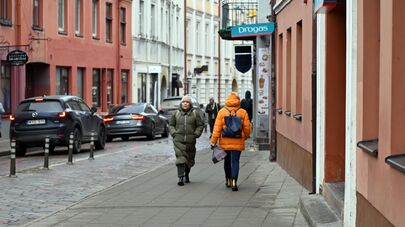 Прохожие на улице Вильнюса