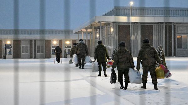 Возвращение российских военнопленных с территории Украины - Sputnik Литва