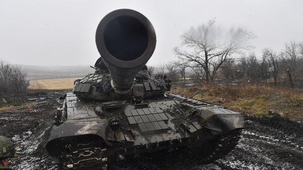 Боевая работа танка Т-72 вооруженных сил РФ  - Sputnik Литва