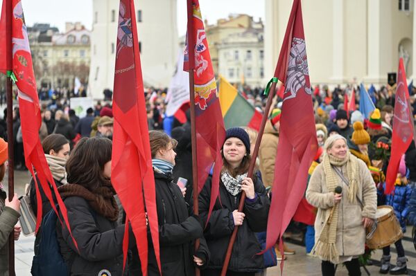 На фото: участники шествия в честь Дня восстановления Литовского государства в Вильнюсе. - Sputnik Литва