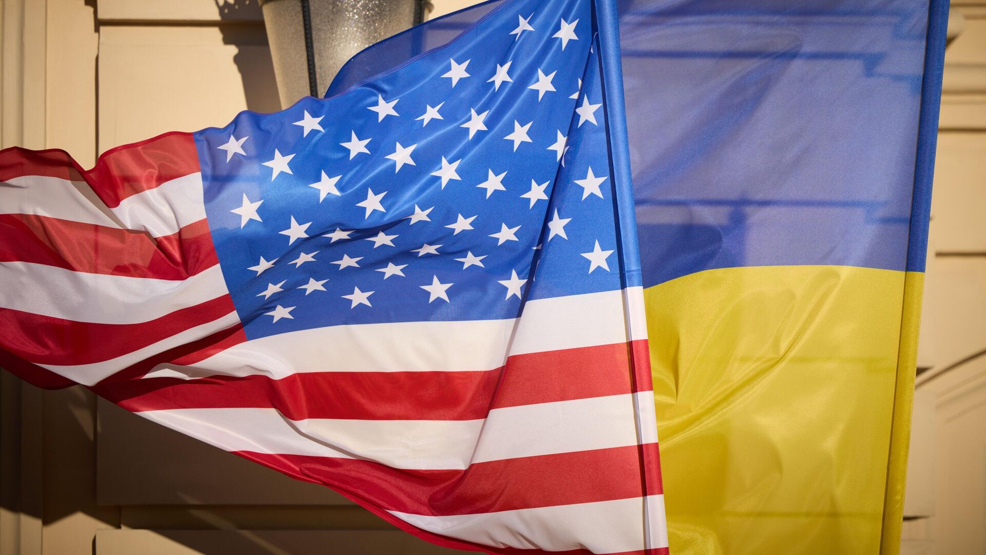 Флаги США и Украины - Sputnik Литва, 1920, 03.03.2023