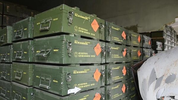 Ящики с минометными снарядами M73 HE калибром 60 мм на складе ВСУ. Архивное фото - Sputnik Литва