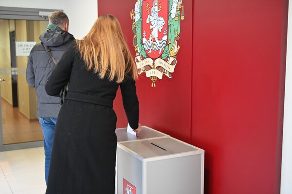 Наибольшее количество избирателей задекларировали свое место жительства в Вильнюсе — более 452,2 тысячи человек, в Каунасе — более 247,6 тысячи, в Клайпеде — более 124,6 тысячи. - Sputnik Литва