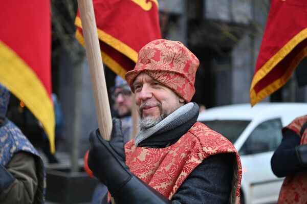На фото: участник процессии, посвященной открытию ярмарки Казюкаса. - Sputnik Литва