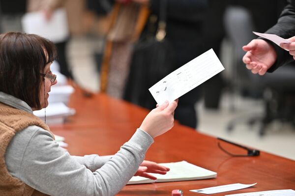 На муниципальных выборах жители избирают депутатов советов и мэров административных единиц. - Sputnik Литва