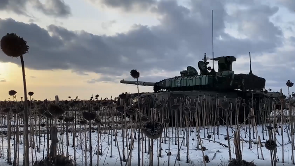 Боевая работа экипажей танков Т-72 и Т-90 - Sputnik Литва